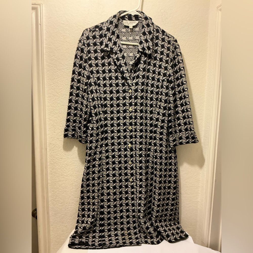 St. John Black and White Houndstooth Knit dress  Long Button up size 14